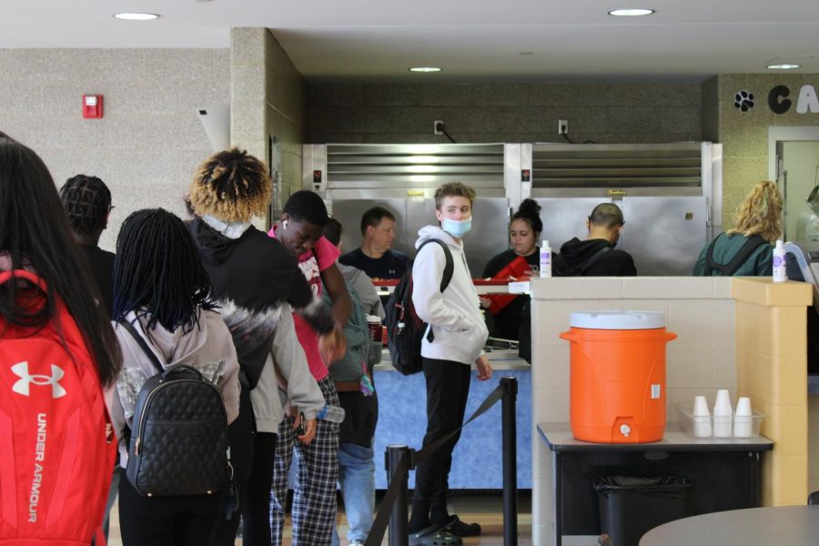Photo taken by Matt Nadolski. Students wait in the never-ending lunch line during lunch B.