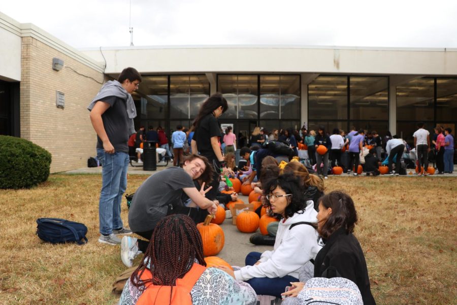 Picture taken by Eden Reinier. FFA members gather to carve pumpkins.