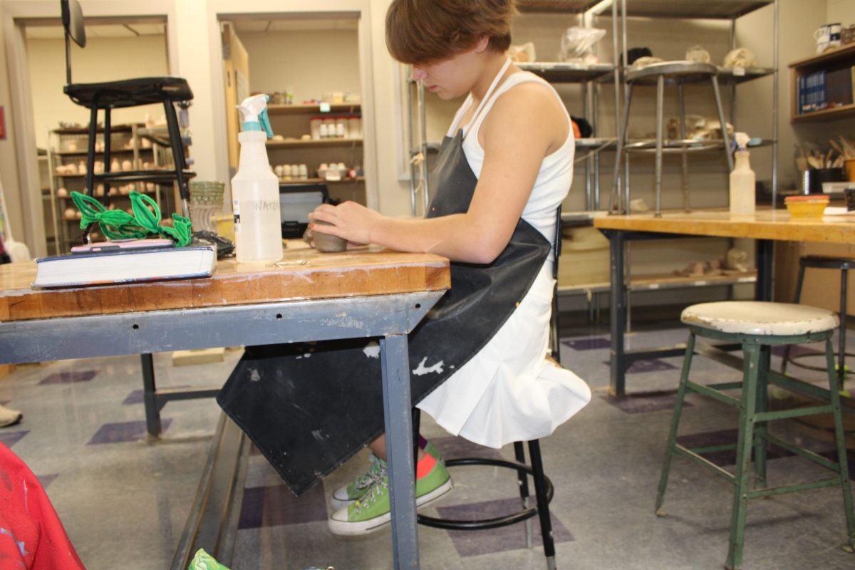 Kara+Murray+working+on+a+project+in+ceramics+class