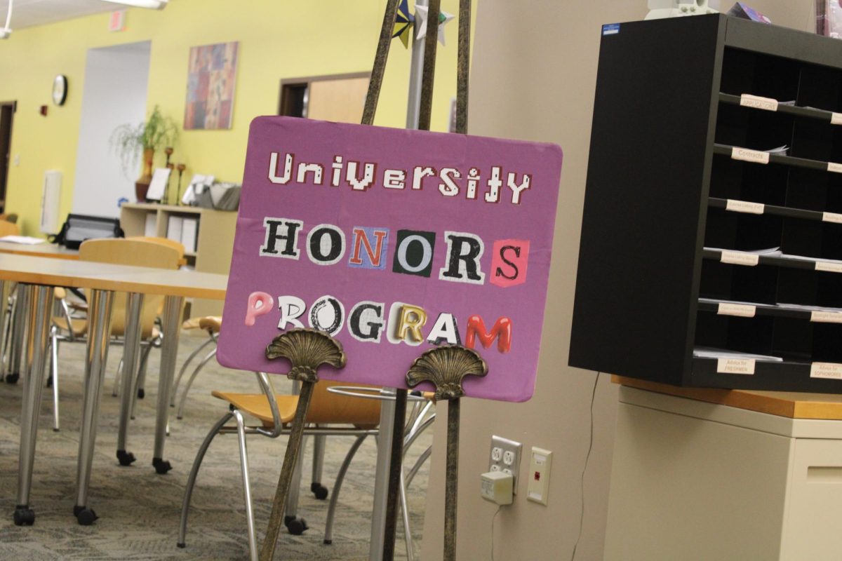 A sign in the SIU honors lounge